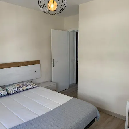 公寓 Centrally Located M, Bright And Sunny With Terrace And Pool Views